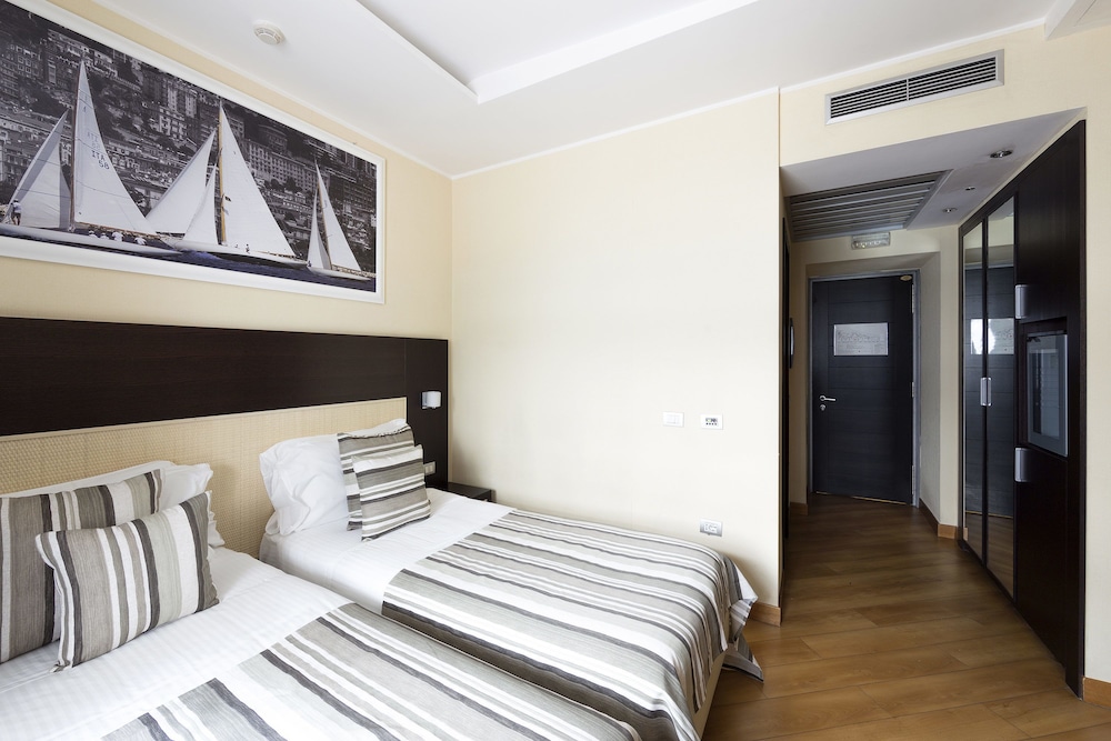 Hotel Naples 32/71