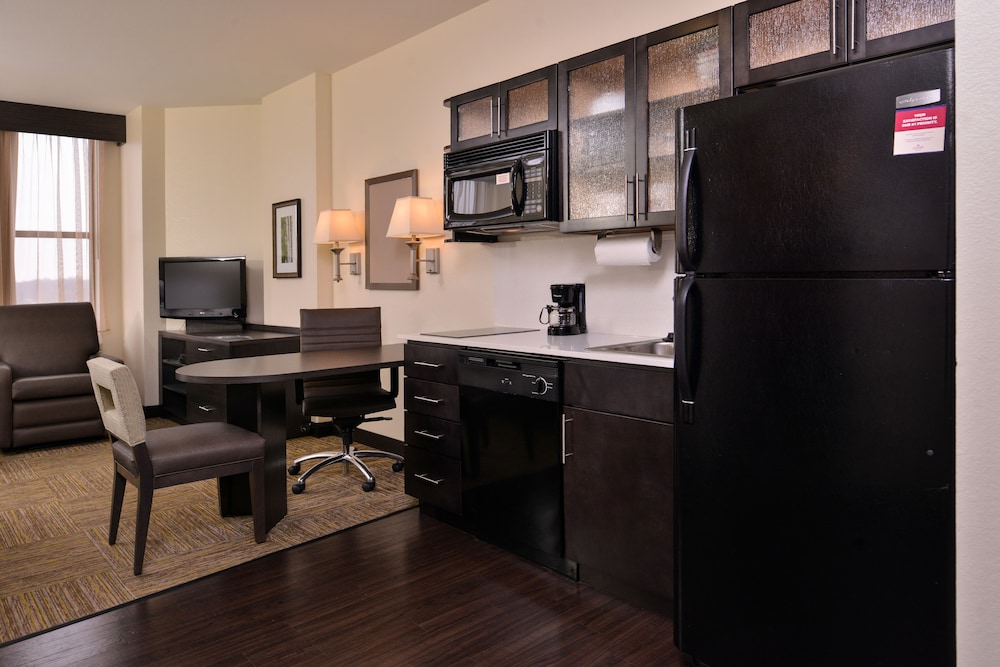 Candlewood Suites Terre Haute 38/49