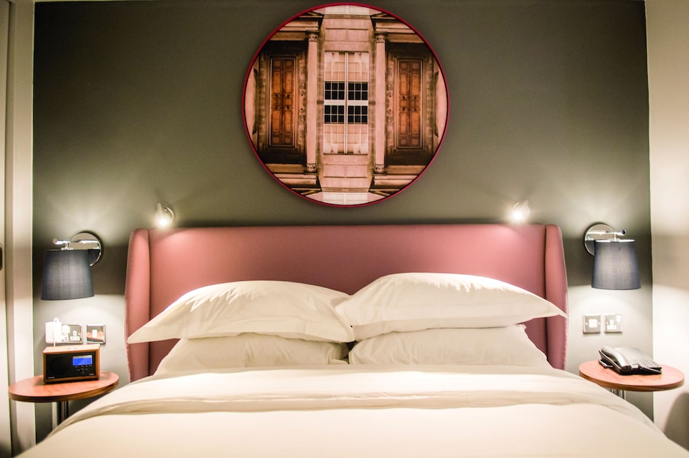 Cottons Hotel And Spa 28/70