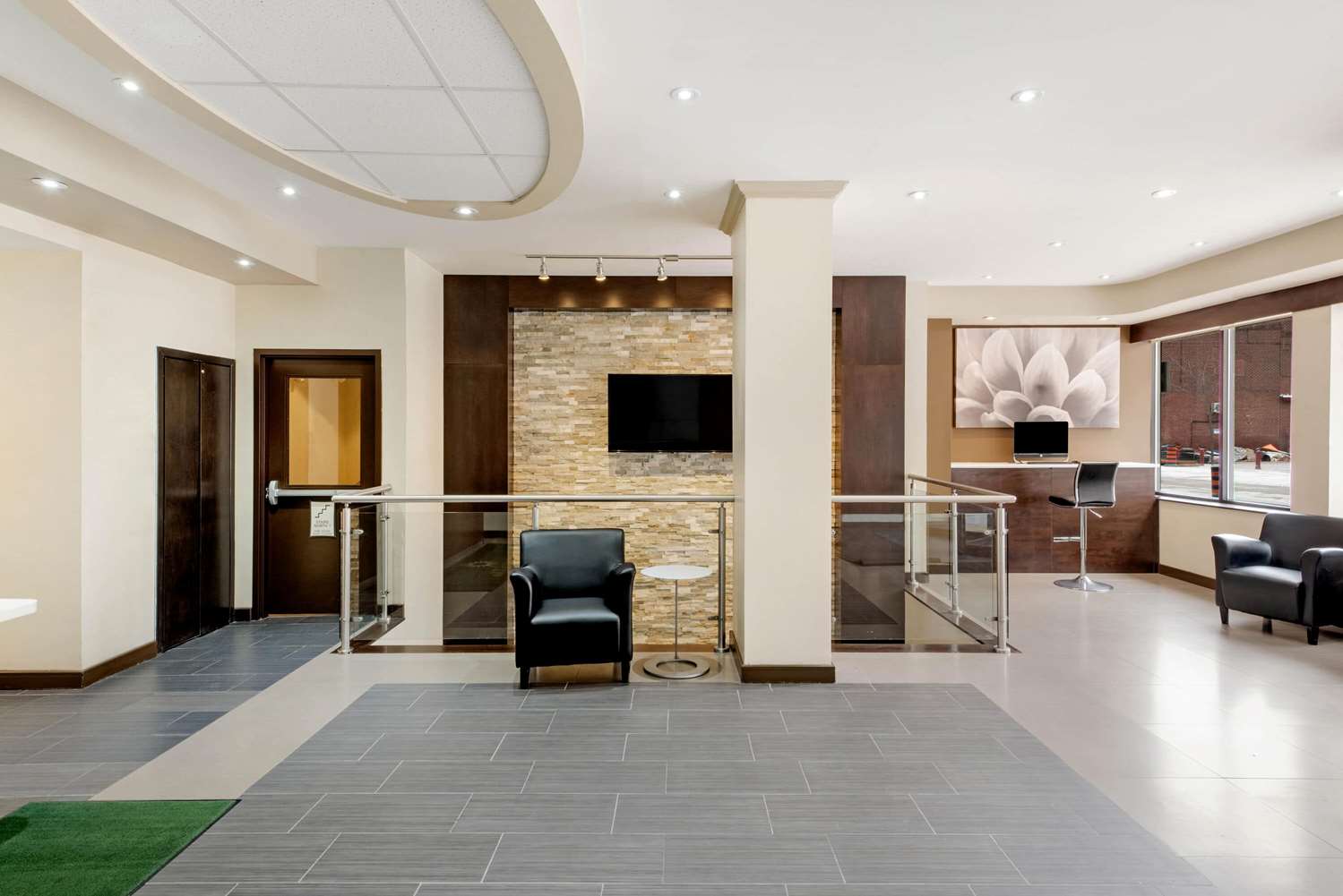 La Quinta Inn & Suites by Wyndham Oshawa 15/48