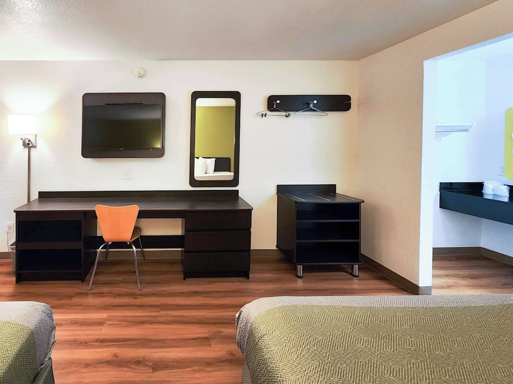 Motel6 Baytown, TX - Baytown East 54/63