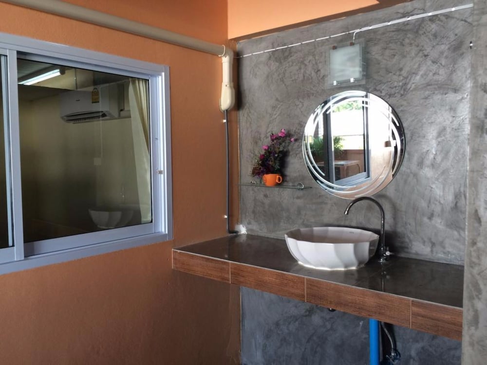 Phangan Barsay Hostel 25/26