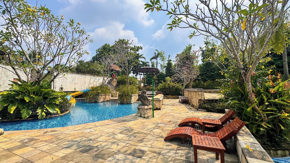 Lorin Solo Hotel Ex Lorin Business Resort Spa Solo 19/20