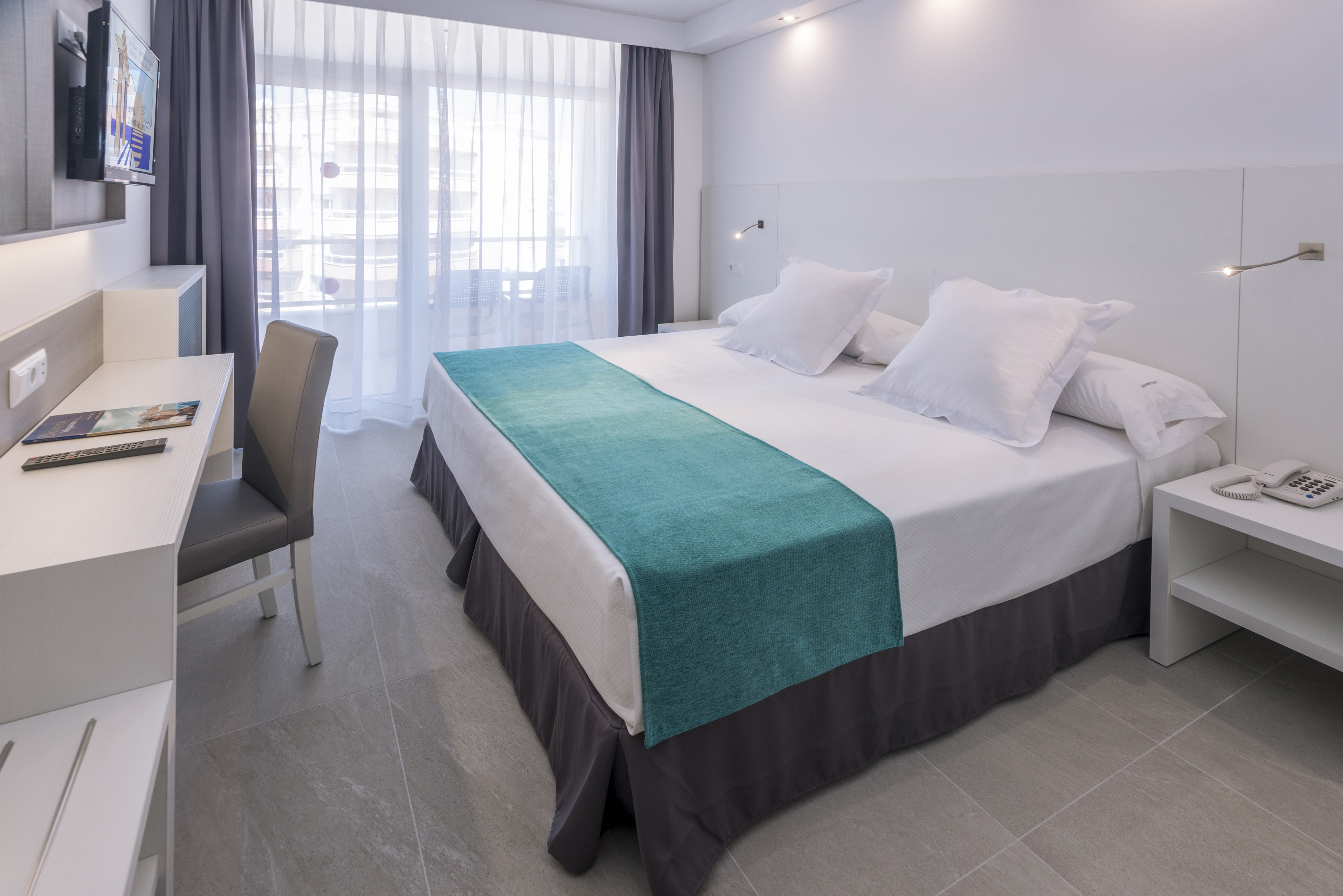 Double Room with Terrace and Pool Views