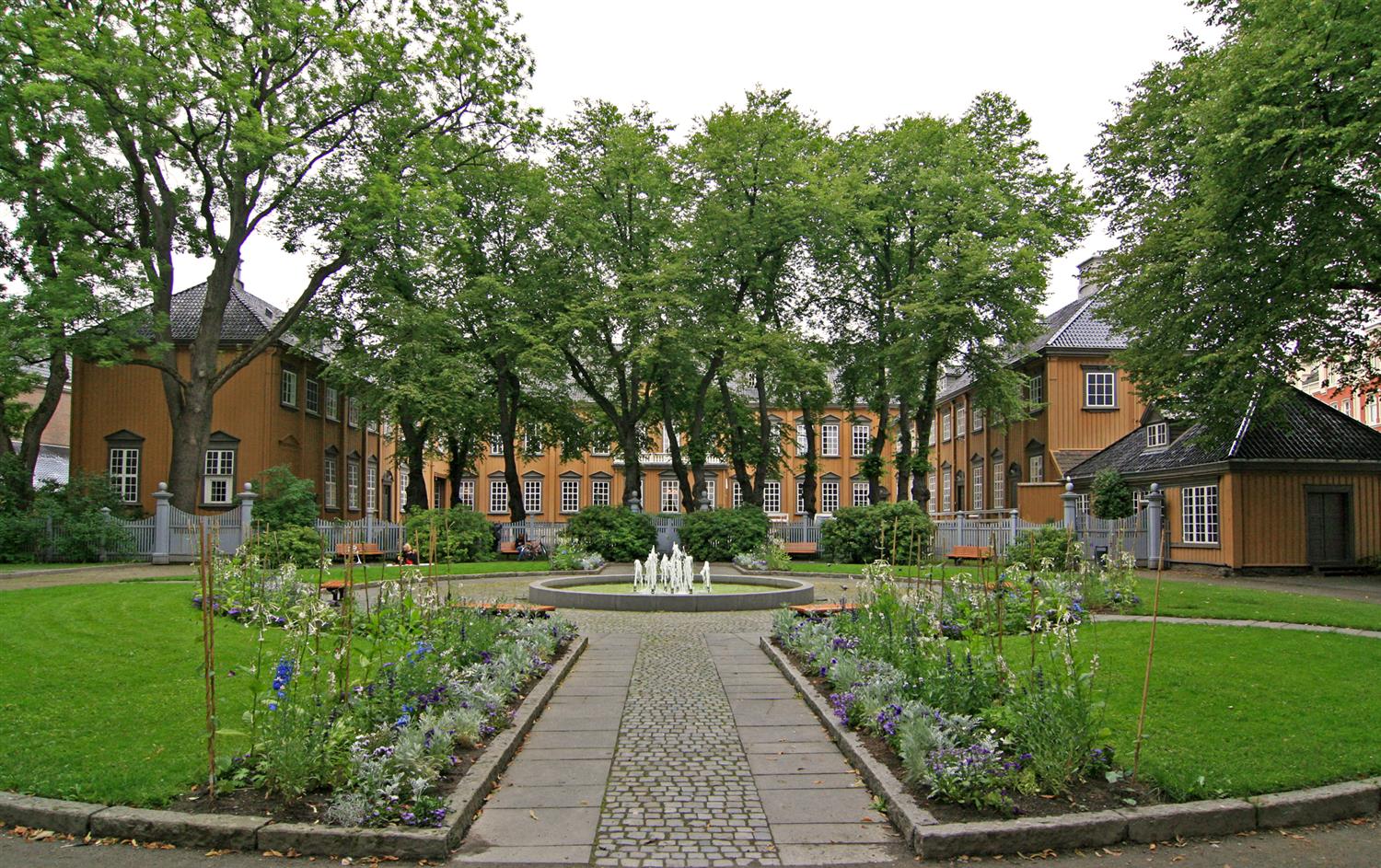 CHESTERFIELD HOTEL 15/17