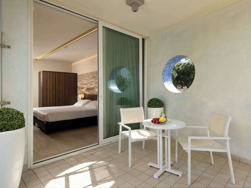MERCURE RIMINI LUNGOMARE 41/71
