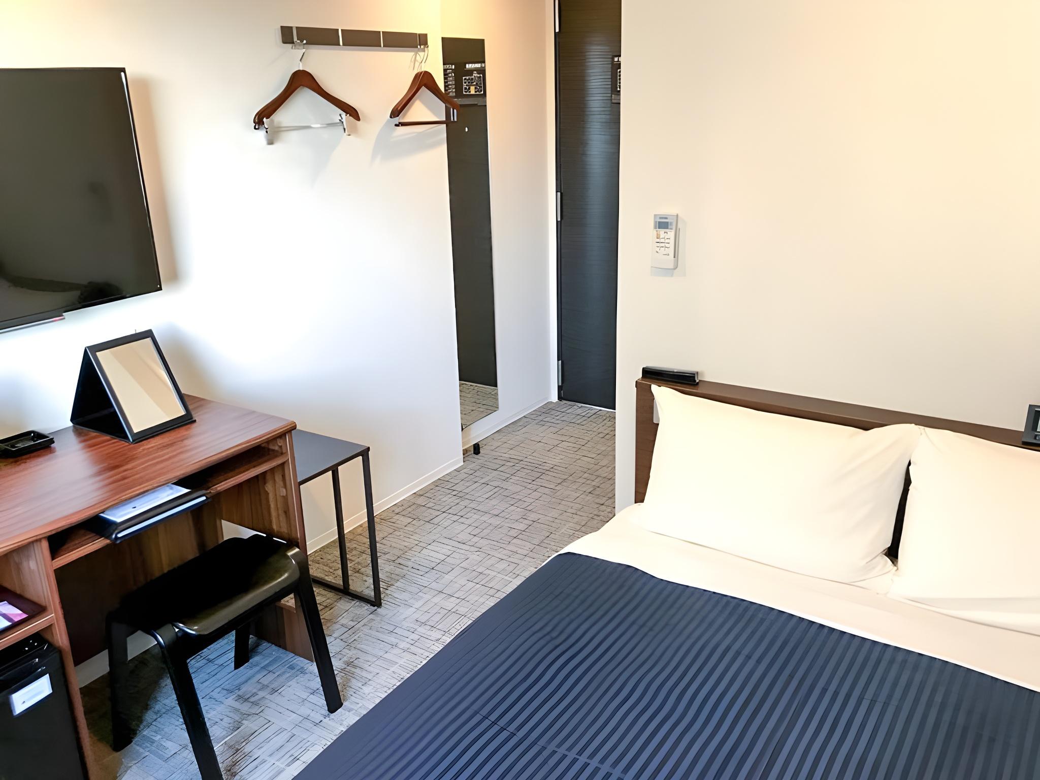 Semi Room, Single, Double Bed, Smoking