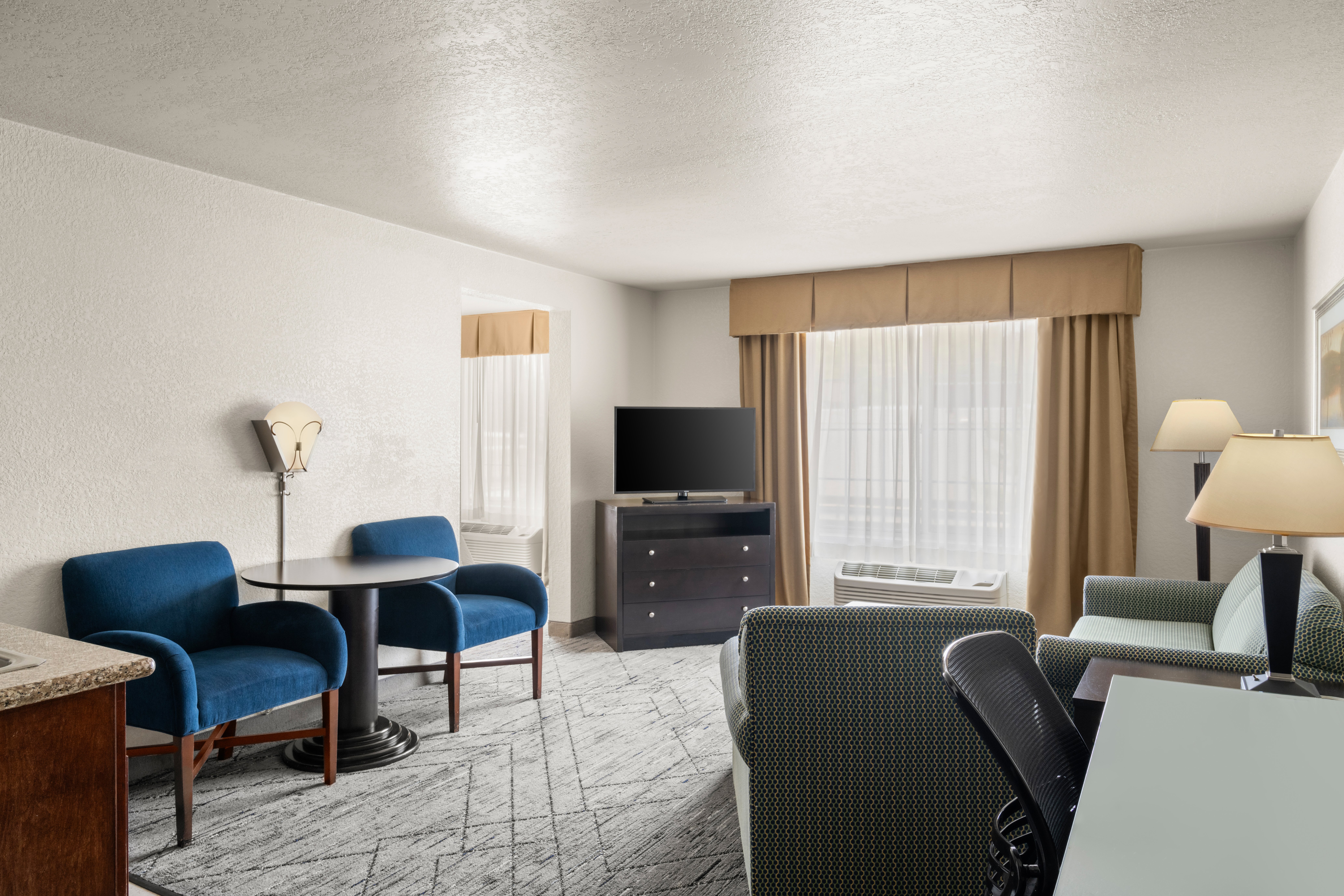 Holiday Inn Express Suites New Buffalo 71/76