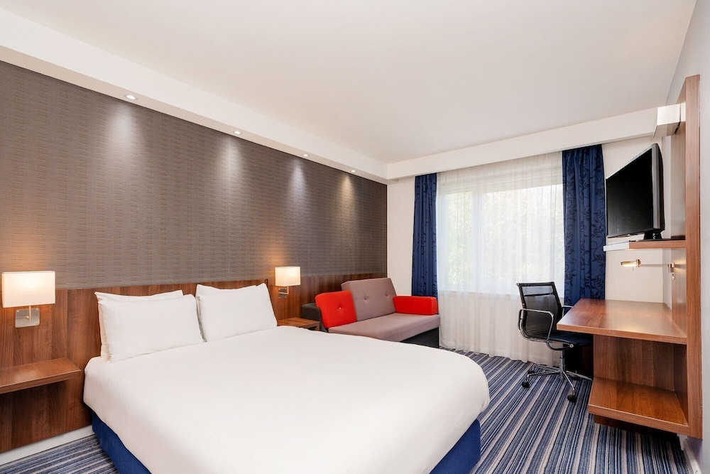 ROOM, DOUBLE BED