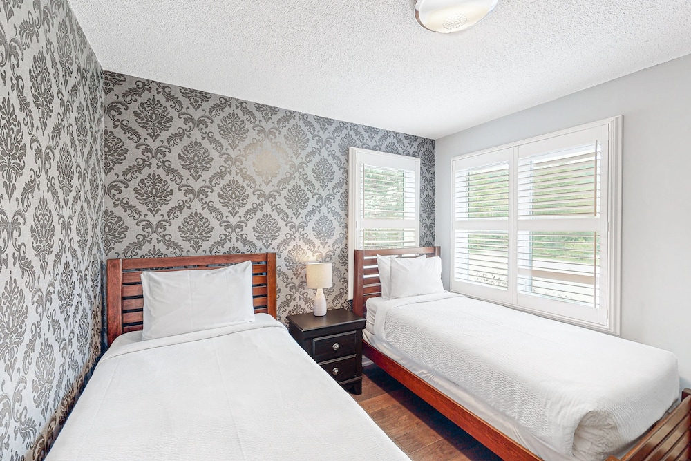 Green, King and Queen and Twin Beds