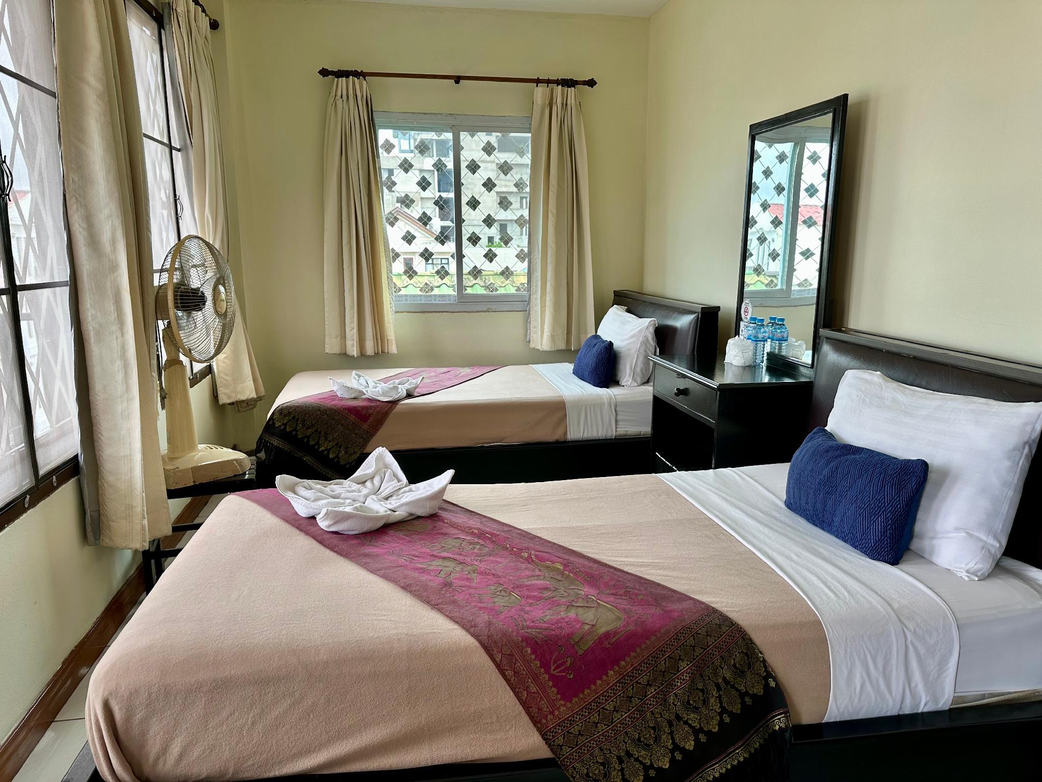 Room, Twin Beds, with Fan