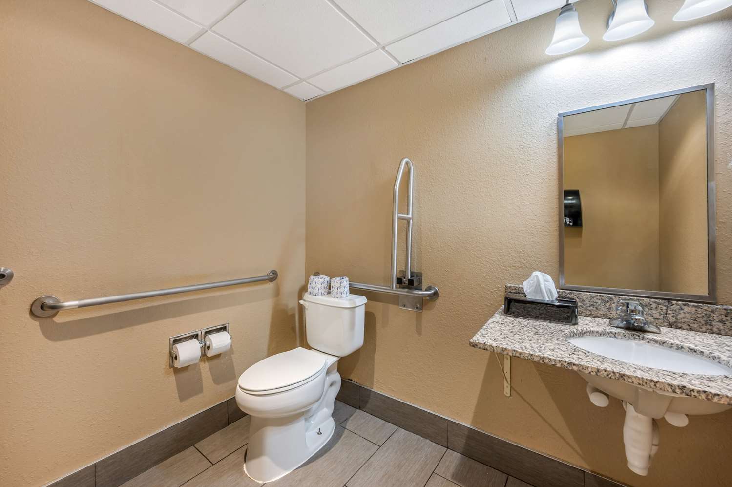 Comfort Inn & Suites East Hartford - Hartford 20/20