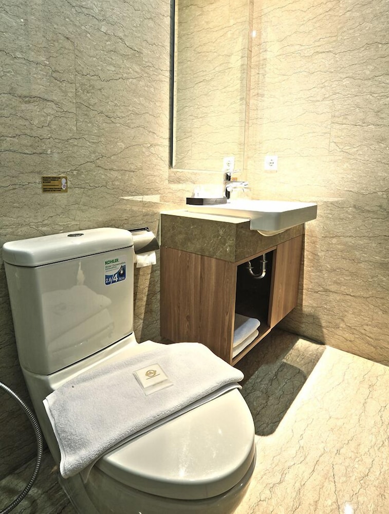 Menteng Park Exclusive Emerald 66/68