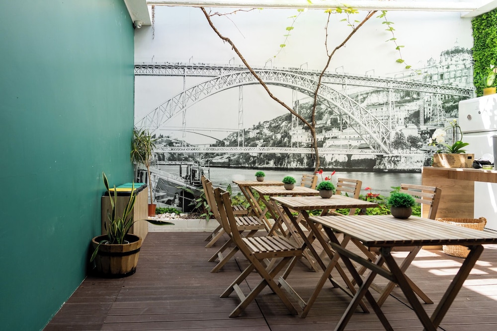Lounge Inn 37/50