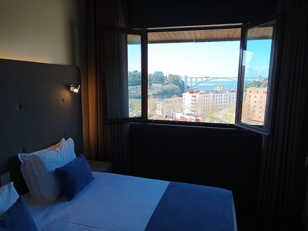 PREMIUM, TWIN BEDS, RIVER VIEW