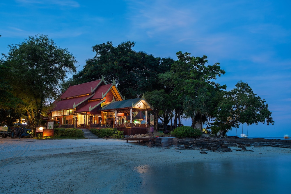 Phi Phi Natural Resort 8/74