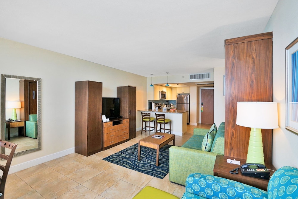 Hollywood Beach Tower 44/71