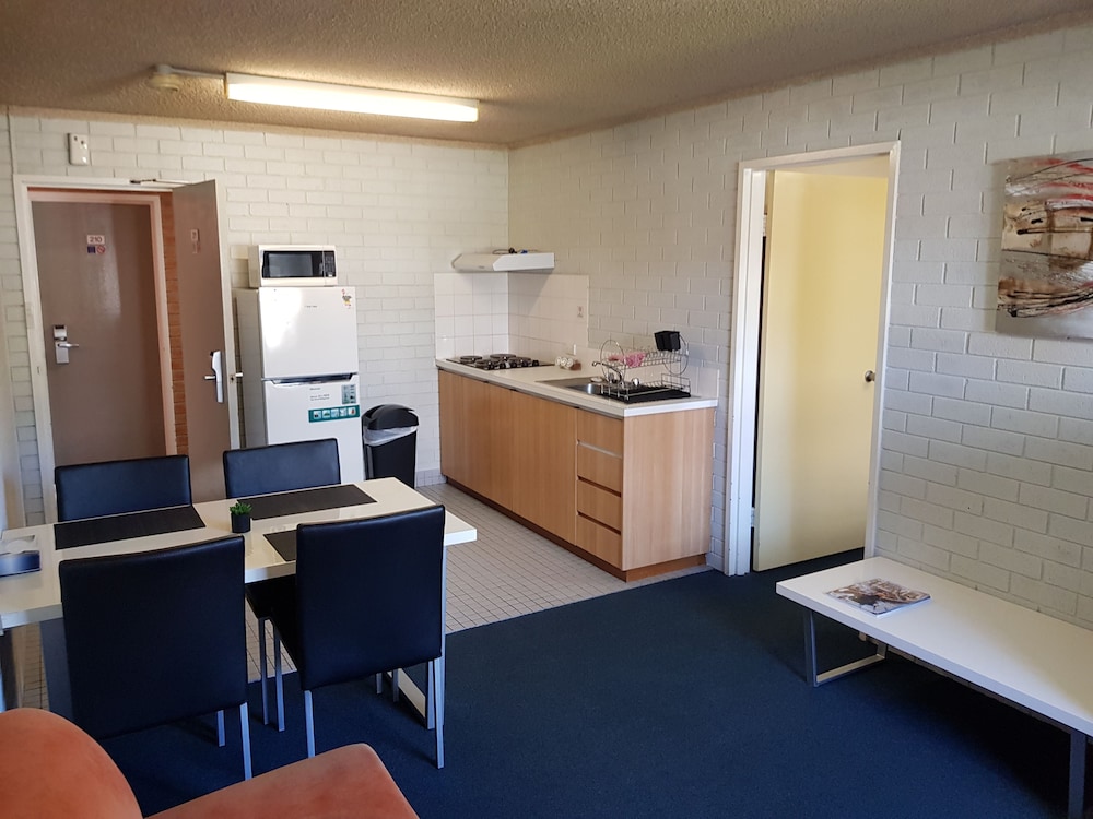 Perth City Apartment Hotel 38/46