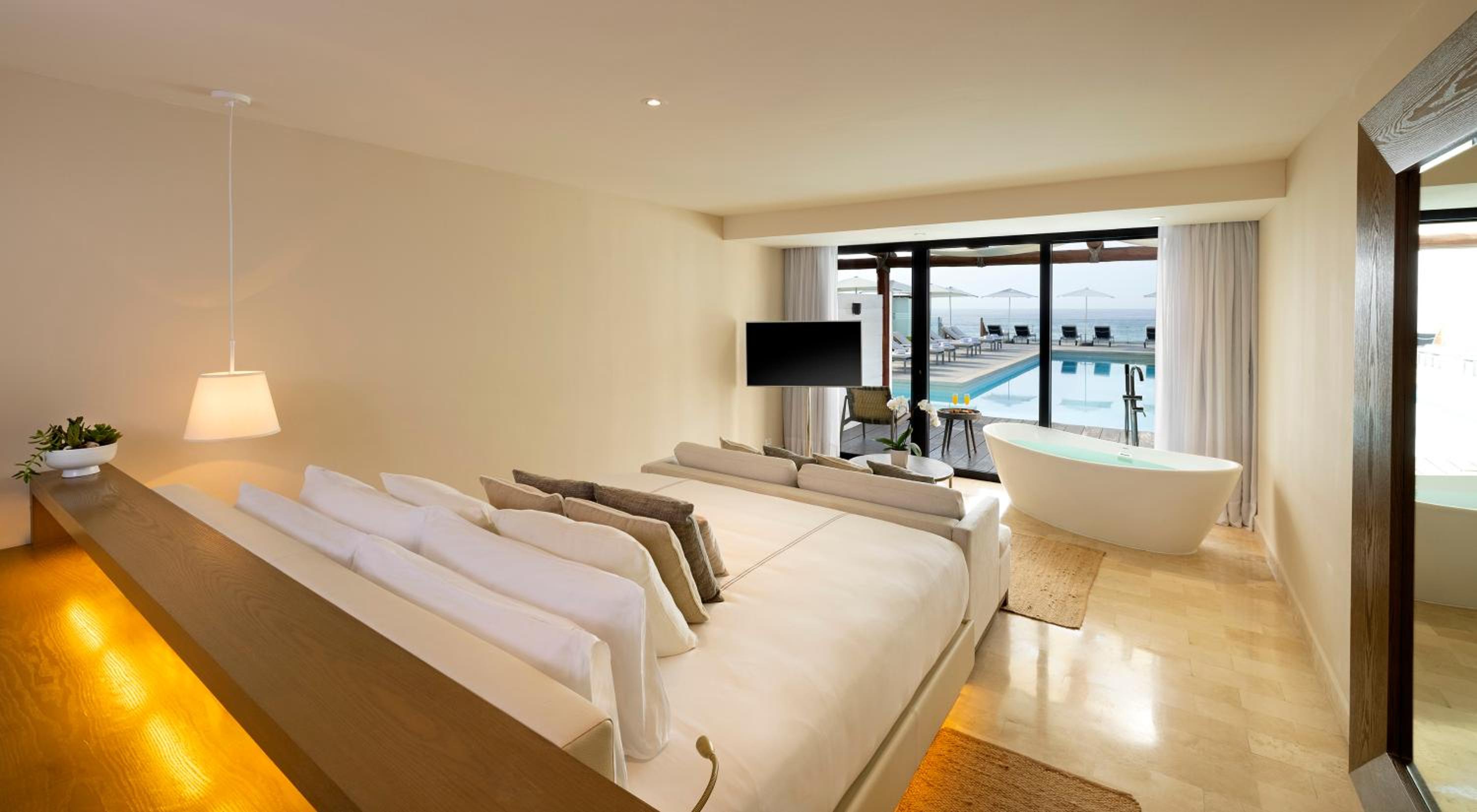 Reserve, Swim Up, Suite, King Bed, Queen Bed, Ocean Front