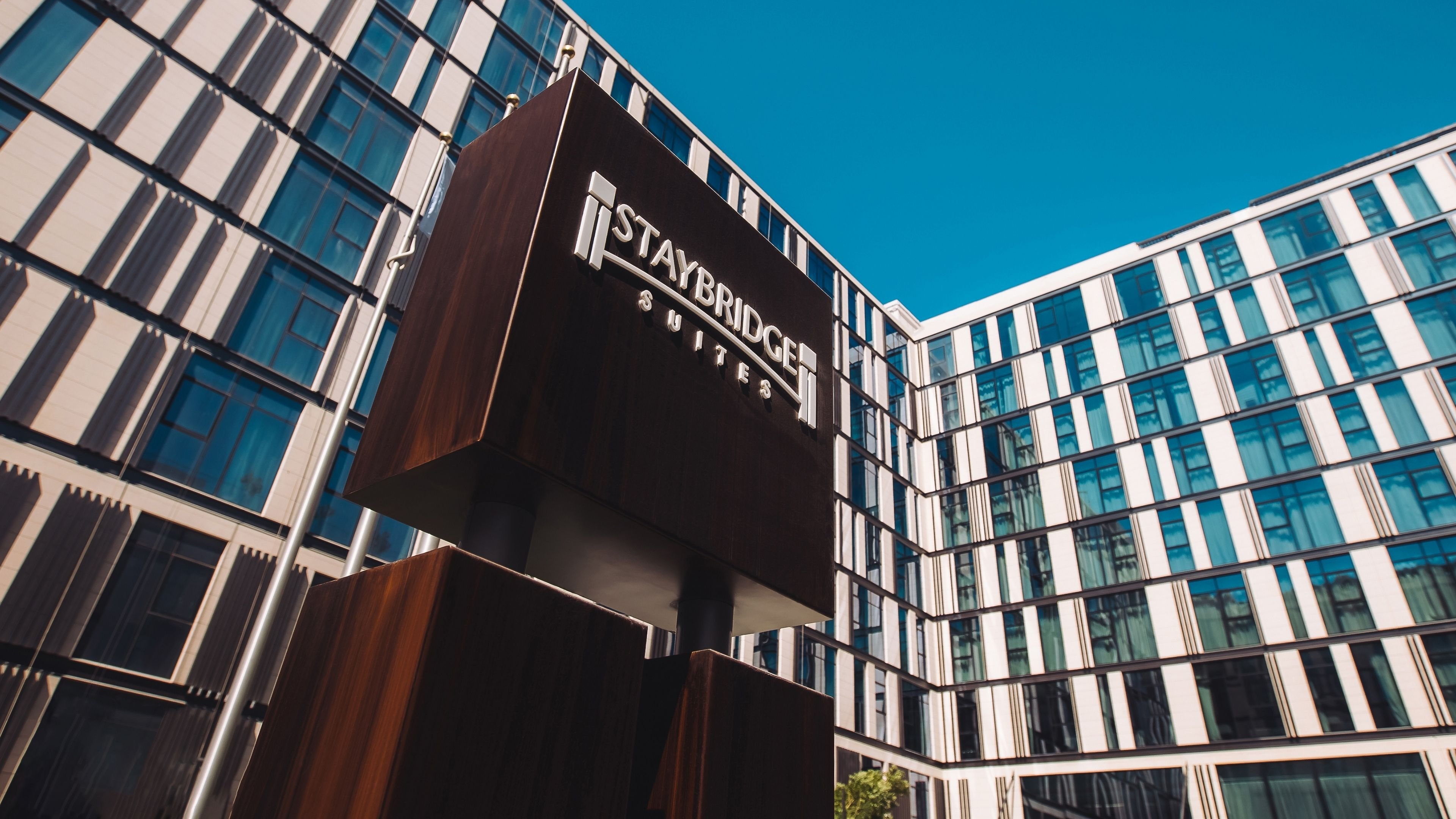 Staybridge Suites Dubai Al-Maktoum Airport 4/58
