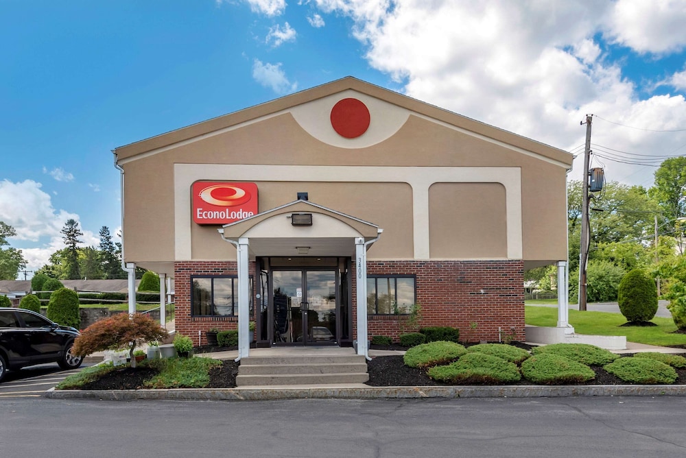 Econo Lodge Dewitt I-90 1/33