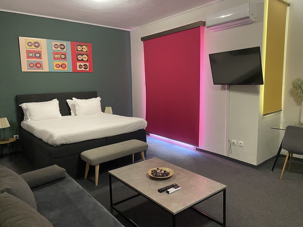 Connect Suites 19/48