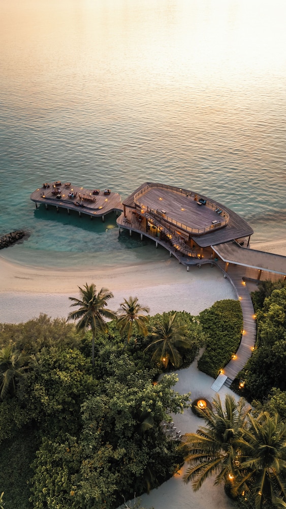 Sirru Fen Fushi Private Lagoon Resort 58/68