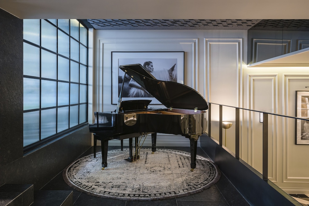 THE AMSTERDAM LUXURY PLUS BY VIADORA 32/44