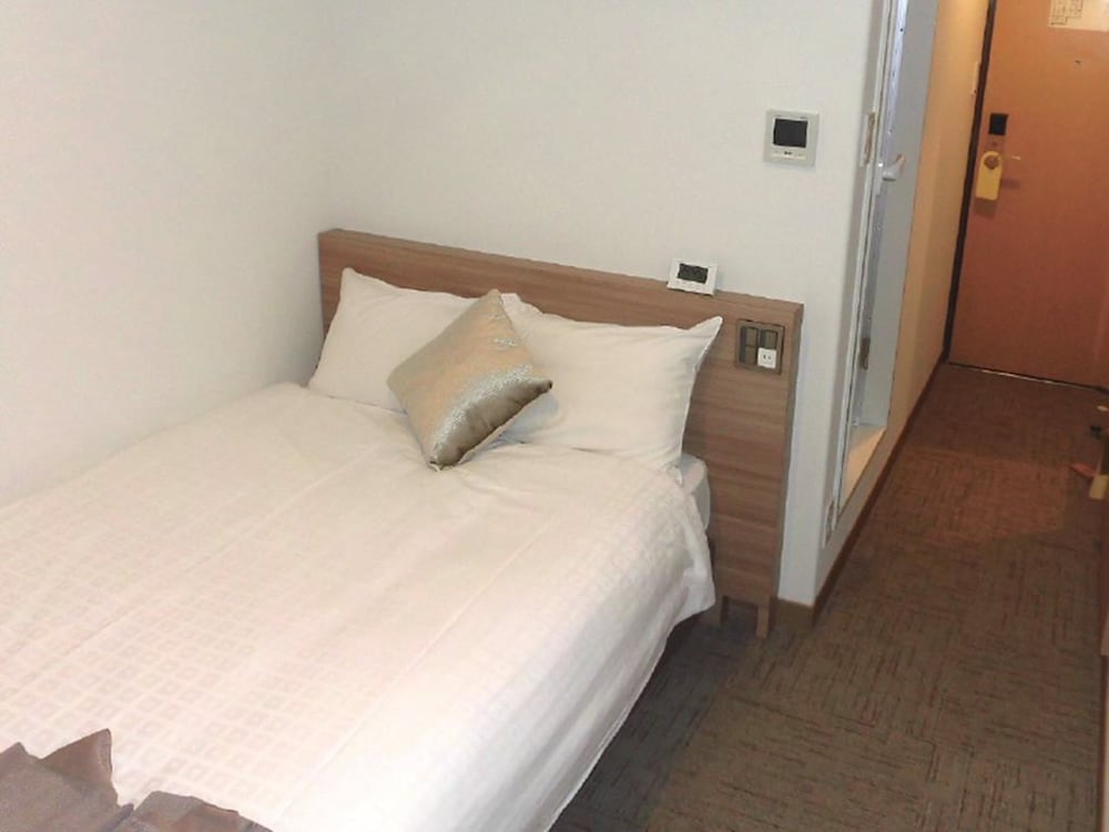 SEMI ROOM, SEMI DOUBLE BED