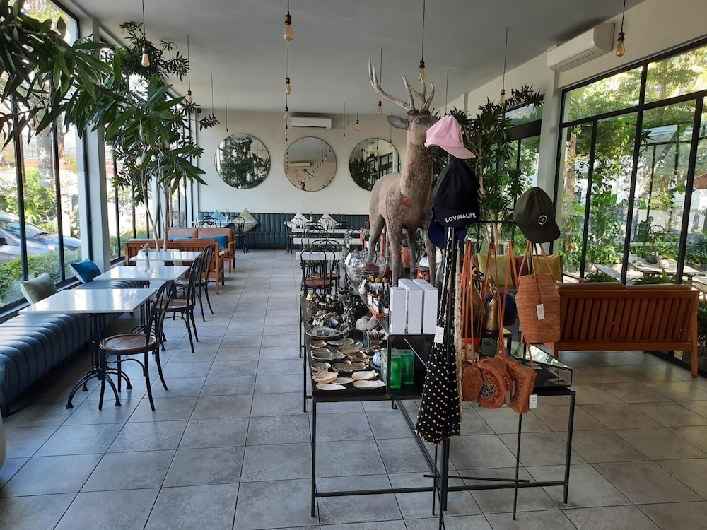 Lovinalife Room & Cafe 36/53