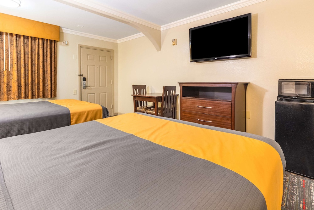Americas Best Value Inn Houston Heights at I-45 5/40