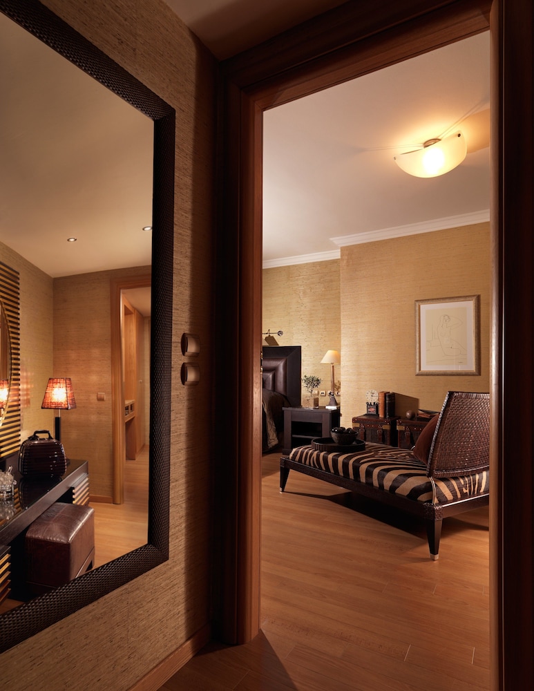 Divani Caravel Hotel 35/87