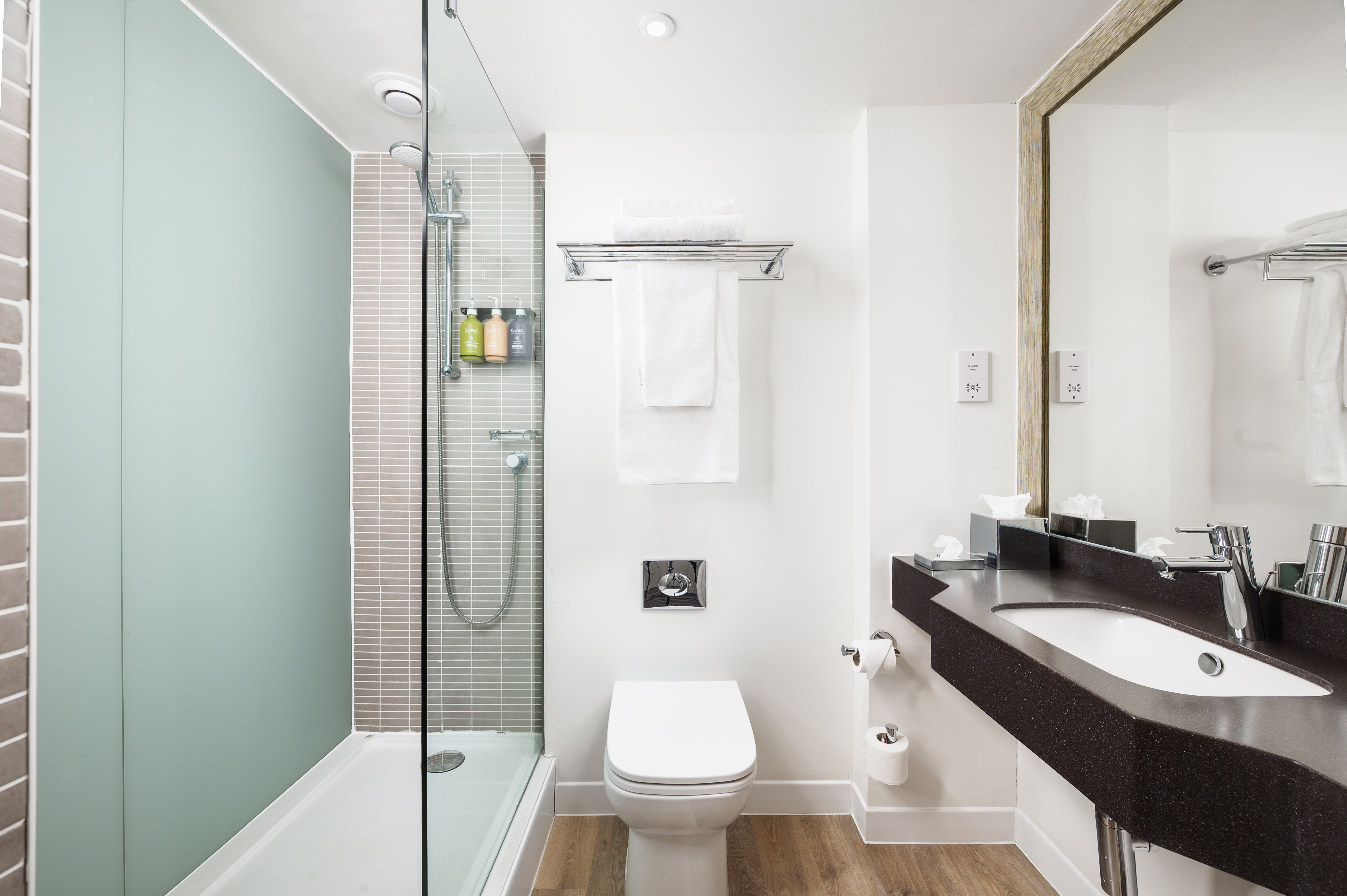 Room, Twin Beds, Holiday Inn Leeds Wakefield M1 Jct.40, an IHG Hotel 2/2