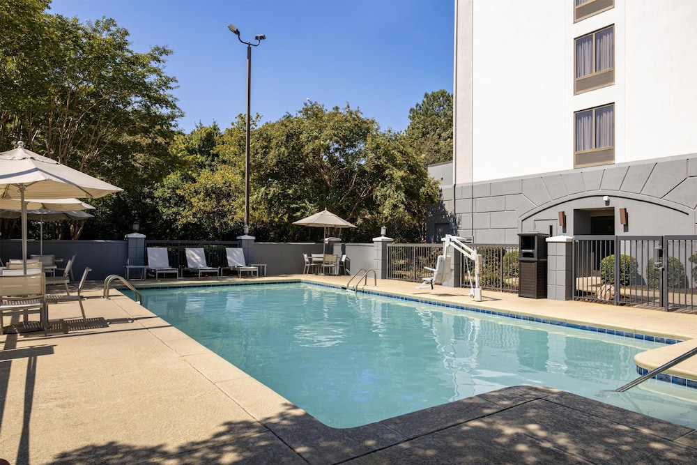 Hyatt Place Charlotte Airport/Lake Pointe 44/48