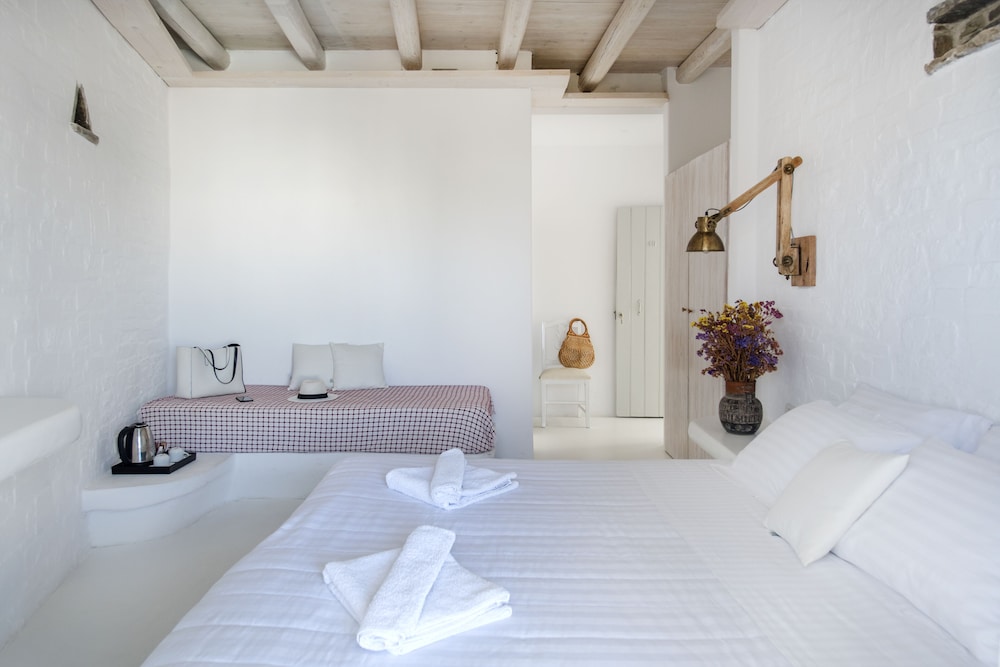 Zefi Hotel & Suites 23/75