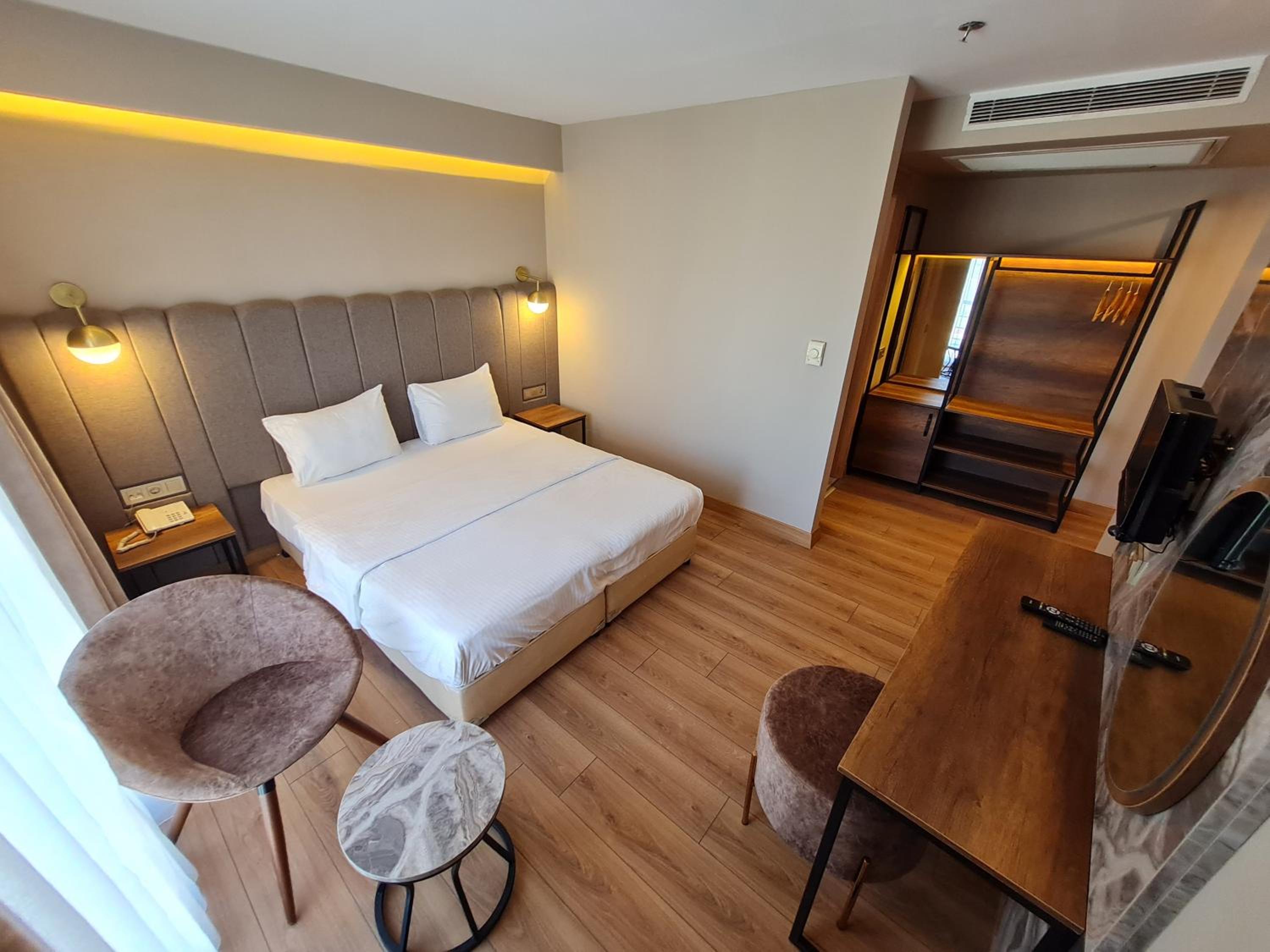 Standard, Double or Twin Bed