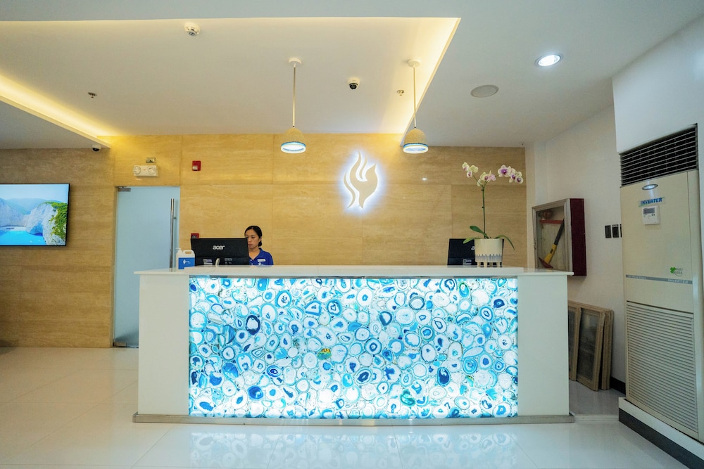 Stacia Hotel 7/48