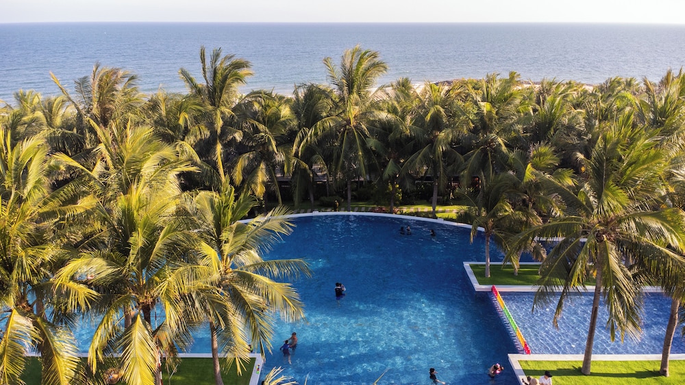 The Cliff Resort And Residences 44/50