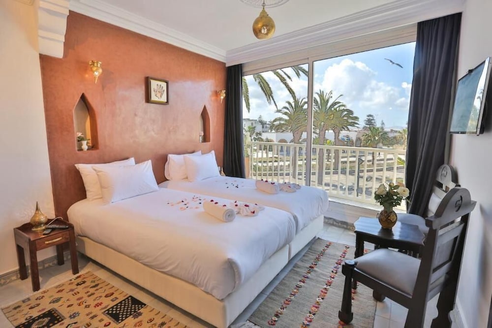 DELUXE, STUDIO, TWIN BEDS, SEA VIEW, SMOKING
