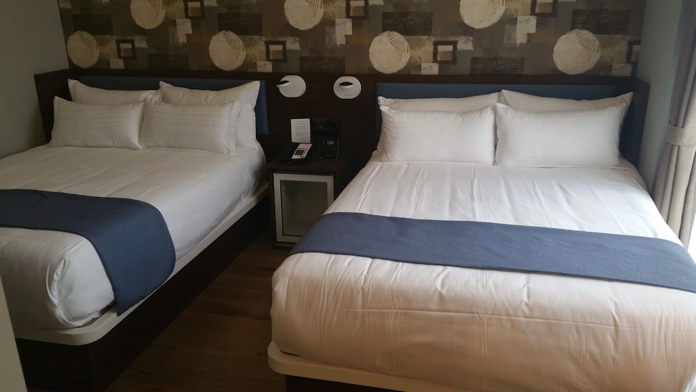 NobleDen Hotel 40/57