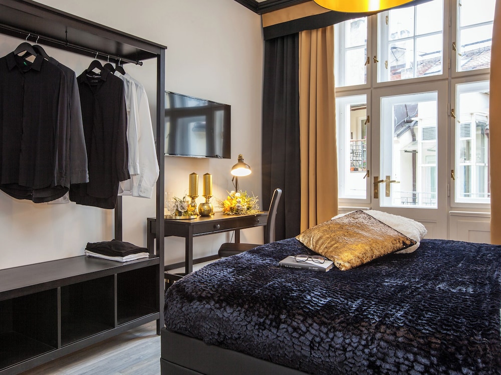 Golden Prague Rooms 23/48