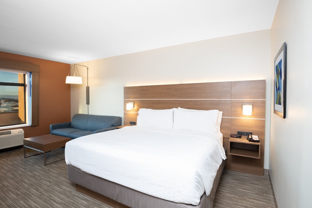 Standard, King Bed, Extra Floor Space