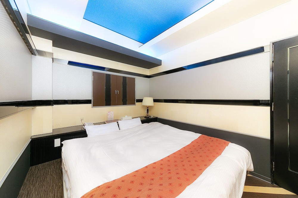 Hotel To 10/48