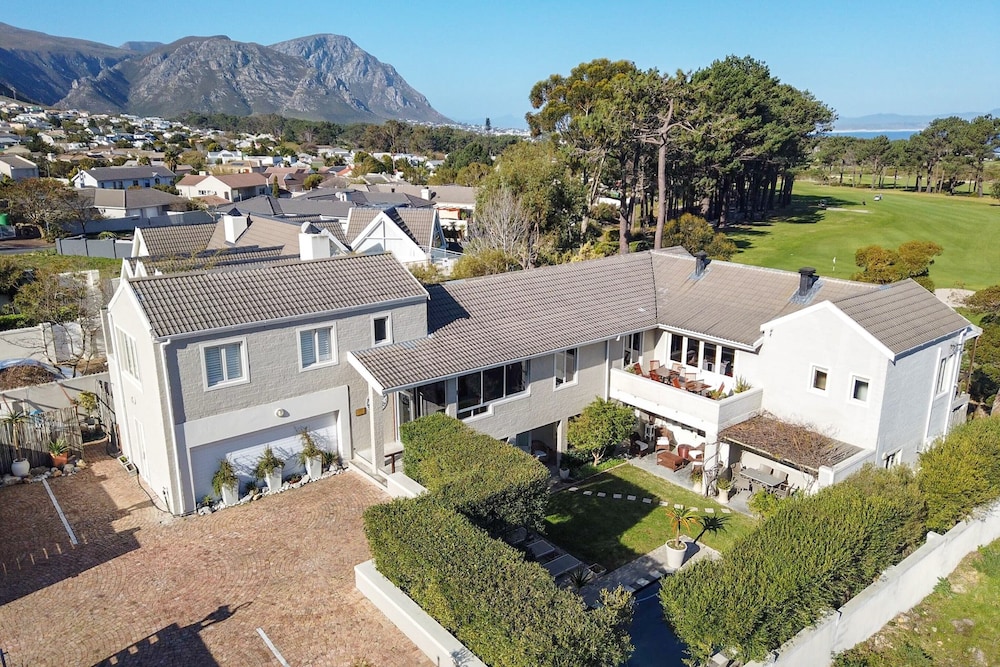 Hermanus Lodge on the Green 66/72