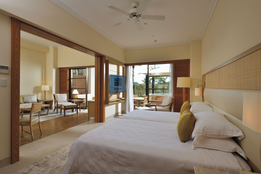 GAZEBO, SUITE, OUTDOOR BATH, LOUNGE ACCESS