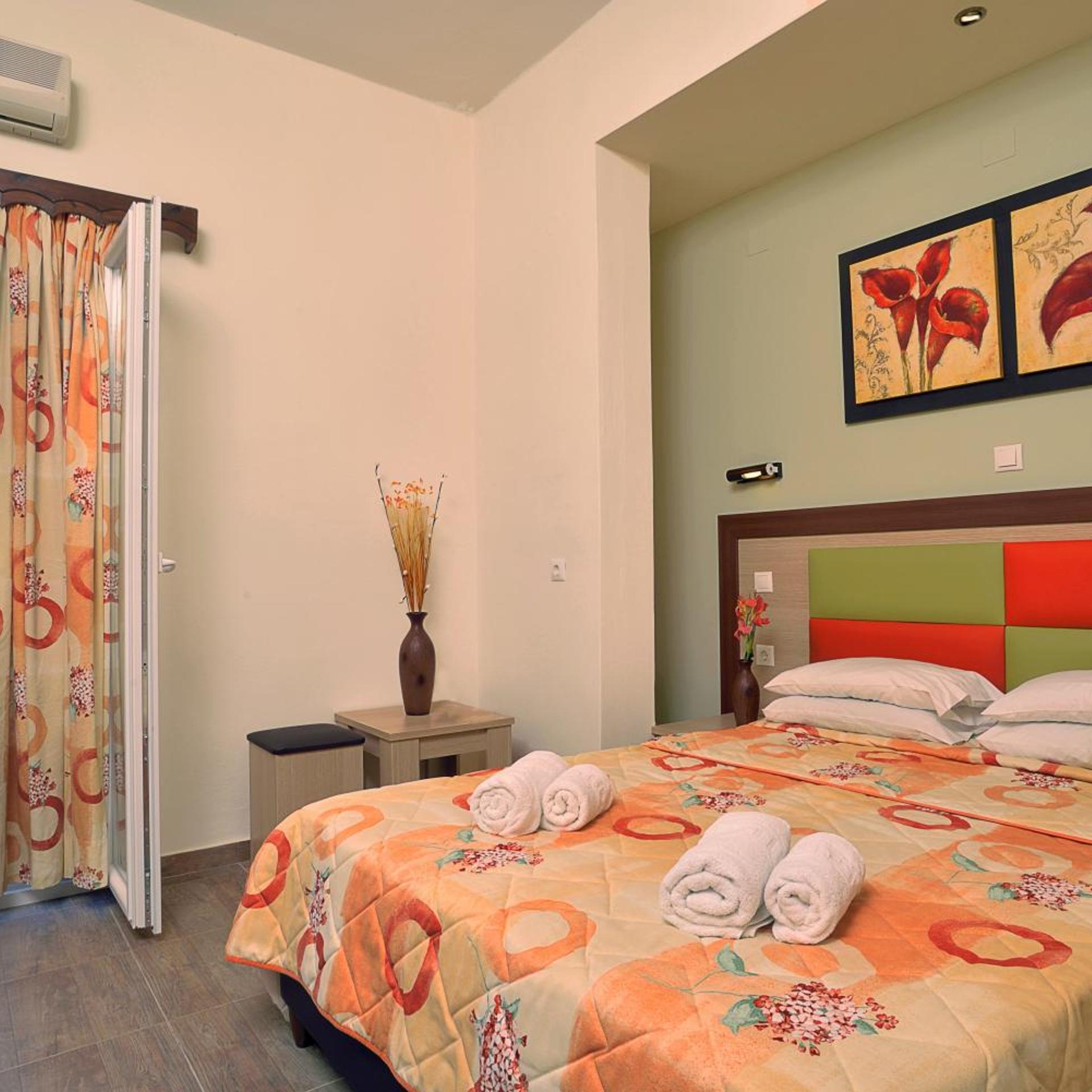 SINGLE ROOM