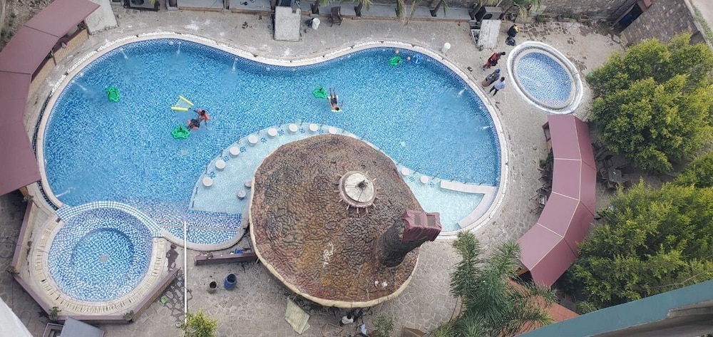 Nega Bonger Hotel 40/41