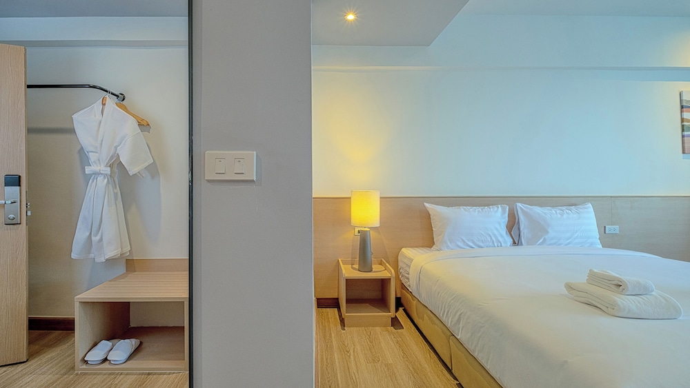 Khumsuphan Hotel 8/24