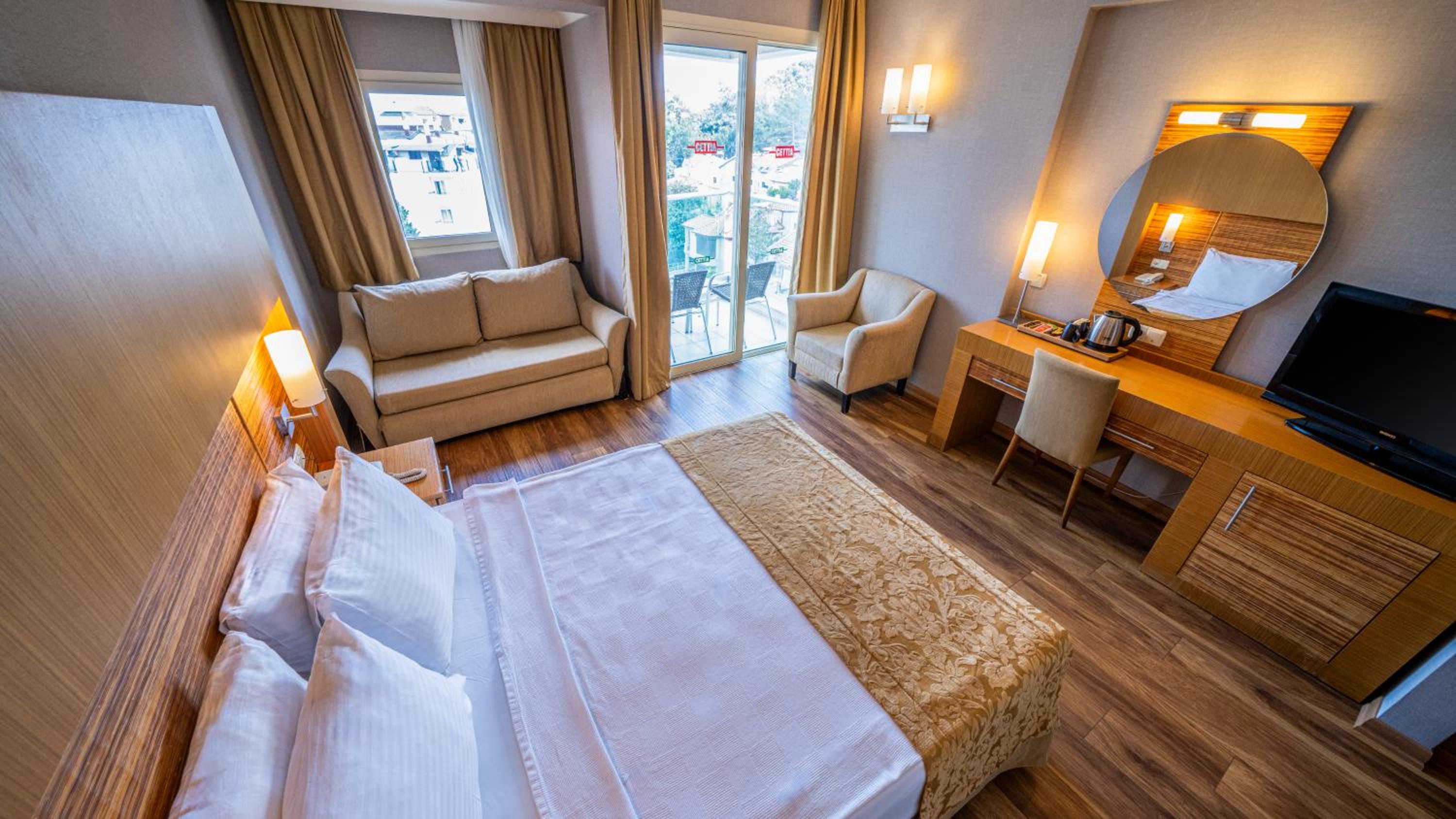 ROOM, DOUBLE BED