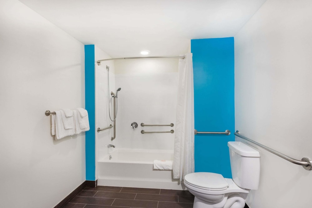 Howard Johnson by Wyndham Quincy/Boston 15/16